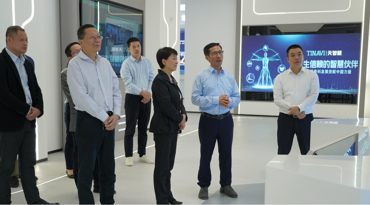 安徽省人大常委會(huì)副主任、省工商聯(lián)主席王翠鳳考察安徽邦泰控股集團(tuán)