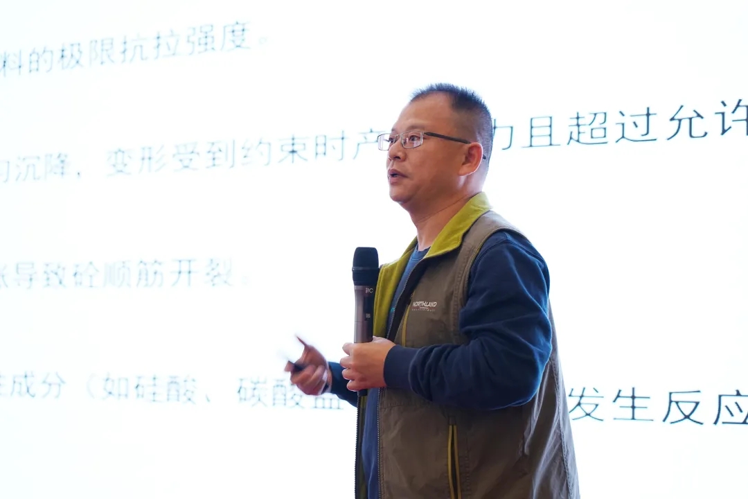 1635988777125428e9r4.jpg 640.webp (3).jpg