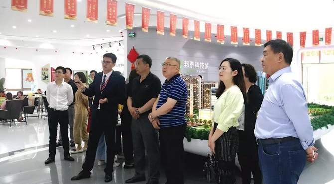 熱烈歡迎省房協(xié)領(lǐng)導(dǎo)一行蒞臨安徽邦泰控股集團(tuán)考察指導(dǎo)